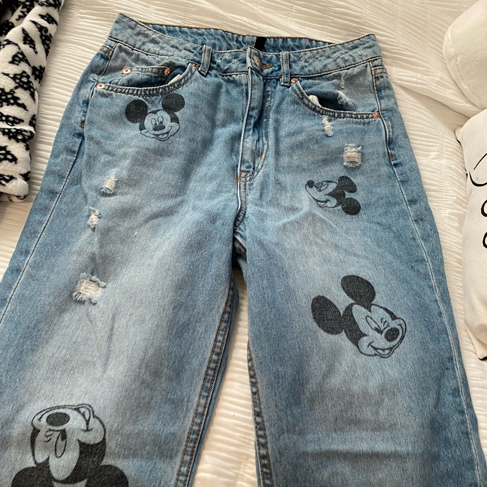 H & M Disney Mom Jeans Size 6